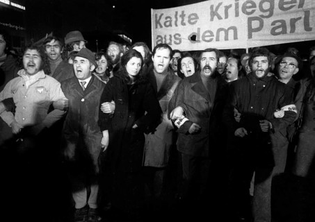 Supporters and friends of the SPD/FDP government coalition demonstrated in Bonn on 26 April 1972 with a torchlight march and rally in favour of the government and the ratification of the Eastern treat...