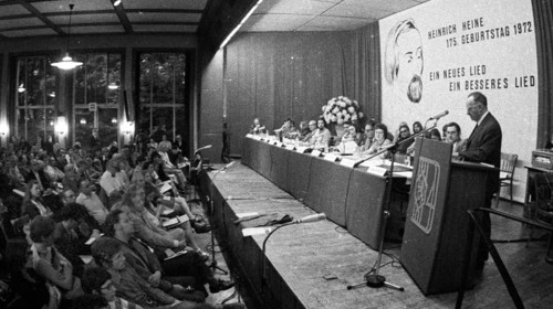 The wishes of the professors and students on the occasion of Heinrich Heine's 175th birthday on 6 June 1972 in Duesseldorf were also addressed to the university that was to bear his name