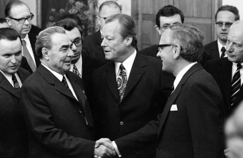 On the arrival of the Soviet Head of State and Party Leonid Brezhnev by Willy Brandt on 18. 5. 1973