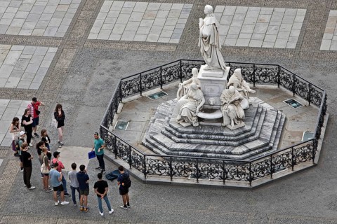 Teacher with group of pupils in front of the Schiller Monument on the Gendarmenmarkt