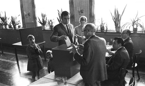 The 1969 federal election here on 28. 9. 1969 at a polling station in a district of Dortmund