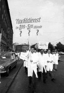 Hospital doctors demonstrated in Dortmund for higher salaries and against time overload in the service on 23 September 1971