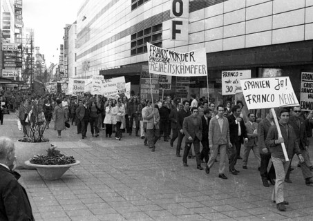 Spanish guest workers and German students demonstrated for victims of Franco dictatorship in Dortmund city centre on 25. 3. 1972