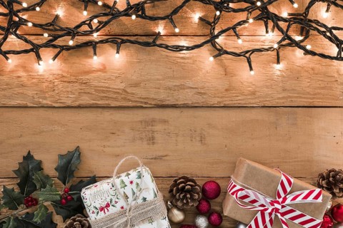 Burning garland with small gifts table