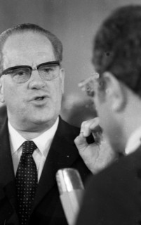 The Election Night 1969 on 28. 9. 1969 in Bonn . Journalists besiege SPD politician Herbert Wehner