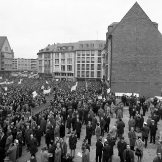 The Congress Emergency of Democracy was a first significant manifestation of trade unions and other democratic forces against the emergency laws on 30. 10. 1966 at the Roemer in Frankfurt/M