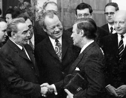 The visit of the Soviet head of state and party leader Leonid Brezhnev to Bonn from 18-22 May 1973 was a step towards easing tensions in the East-West relationship by Willy Brandt. Leonid Brezhnev