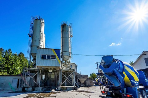 Steel silos and truck mixer