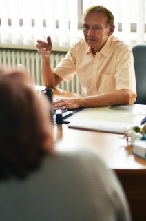 This internist in the centre of a larger city works mainly as a family doctor. The photo shows: Consulting a patient