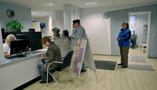 Specialisation can also be useful for a general practitioner's family practice. This general practitioner in a large city is the sports physician of a major sports club and occupational medicine is al...