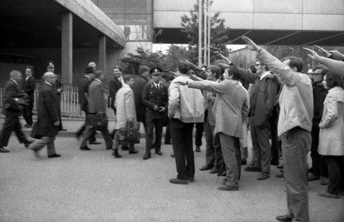 Photos and events from the Ruhr area in the years 1965 to 1971. Election campaign. Anti-NPD with ironic Hitler salute