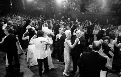 Banquet and ball at the Duesseldorf Hilton Hotel in 1966 accompanied by protest with reference to misery and terror in Brazil