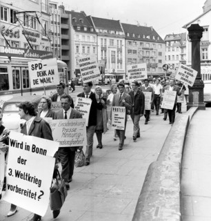 The peace movement demonstrated in Bonn on 16. 6. 1965 against the emergency laws and nuclear weapons
