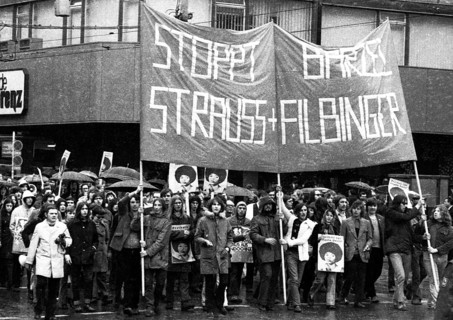 The peace movement's 1972 spring campaign addressed the public primarily with the demand for ratification of the Eastern treaties on 1. 4. 1972