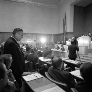 Session of the North Rhine-Westphalian Parliament in 1965 in Duesseldorf. Dr Dieter Posser at the lectern