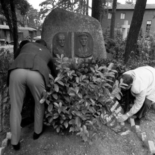 The shooting of Cologne sailors Max Reichspietsch and Albin Koebes on 5 September 1917 in Cologne-Wahn for mutiny prompted youth associations to protest and lay a wreath in commemoration after 50 year...