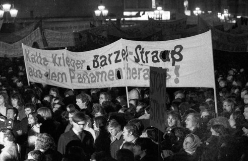 Supporters and friends of the SPD/FDP government coalition demonstrated in Bonn on 26 April 1972 with a torchlight march and rally in favour of the government and the ratification of the Eastern treat...