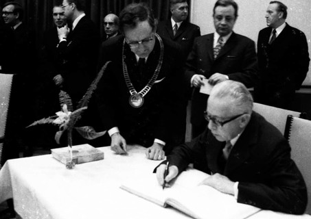 The visit of Federal President Gustav Heinemann and his woman Hilda to Paderborn on 9. 3. 1972 was to the city