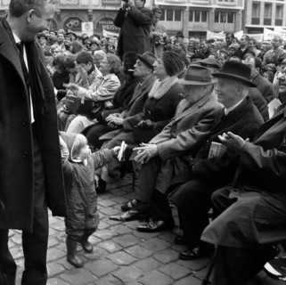 The Congress Emergency of Democracy was a first significant manifestation of trade unions and other democratic forces against the emergency laws on 30. 10. 1966 at the Roemer in Frankfurt/M