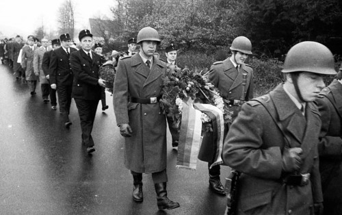 A meeting of the traditional associations of the Waffen- SS to honour their dead of the 6th SS Division North on 14. 11. 1971 in Hunrueck was accompanied by the Bundeswehr with officers and a squad of...