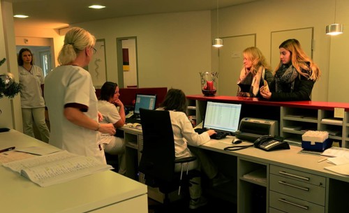 This GP group practice with four GPs and eight physician assistants provides care to a large number of patients in a medium
