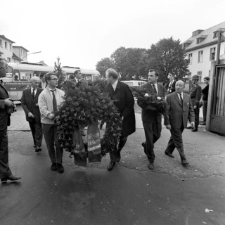 The shooting of Cologne sailors Max Reichspietsch and Albin Koebes on 5 September 1917 in Cologne-Wahn for mutiny prompted youth associations to protest and lay a wreath in commemoration after 50 year...