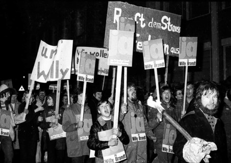 Supporters and friends of the SPD/FDP government coalition demonstrated in Bonn on 26 April 1972 with a torchlight march and rally in favour of the government and the ratification of the Eastern treat...