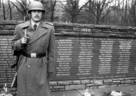 A meeting of the traditional associations of the Waffen- SS to honour their dead of the 6th SS Division North on 14. 11. 1971 in Hunrueck was accompanied by the Bundeswehr with officers and a squad of...