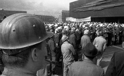 The detente policy of Willy Brandt and his SPD-FDP coalition was controversial. Spontaneously