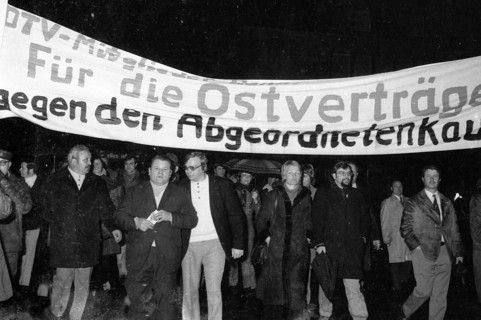 Supporters and friends of the SPD/FDP government coalition demonstrated in Bonn on 26 April 1972 with a torchlight march and rally in favour of the government and the ratification of the Eastern treat...