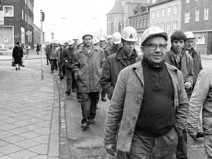 The detente policy of Willy Brandt and his SPD-FDP coalition was controversial. Spontaneously