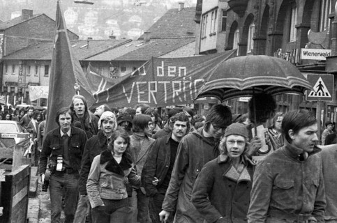 The peace movement's 1972 spring campaign addressed the public primarily with the demand for ratification of the Eastern treaties on 1. 4. 1972