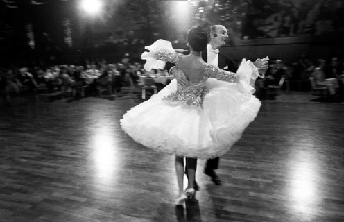 Banquet and ball at the Duesseldorf Hilton Hotel in 1966 accompanied by protest with reference to misery and terror in Brazil