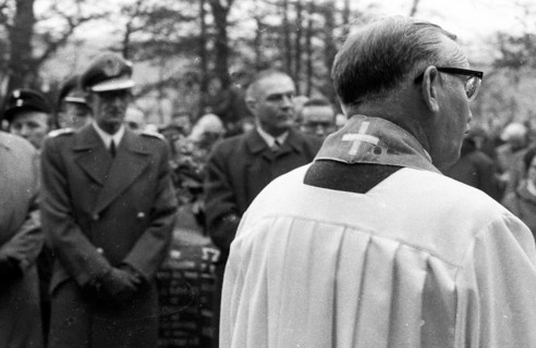 A meeting of the traditional associations of the Waffen- SS to honour their dead of the 6th SS Division North on 14. 11. 1971 in Hunrueck was accompanied by the Bundeswehr with officers and a squad of...