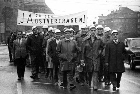 The detente policy of Willy Brandt and his SPD-FDP coalition was controversial. Spontaneously