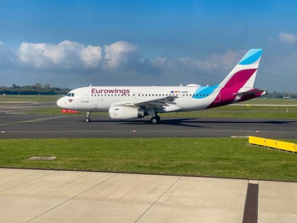 Aircraft Passenger aircraft Jet Jet Eurowings Airbus A319-132 D-AGWV in waiting position on taxiway taxiway in front of takeoff takeoff takeoff at Duesseldorf International Airport