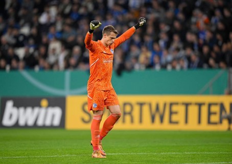 Goal celebration Goalkeeper Martin Fraisl DSC Arminia Bielefeld