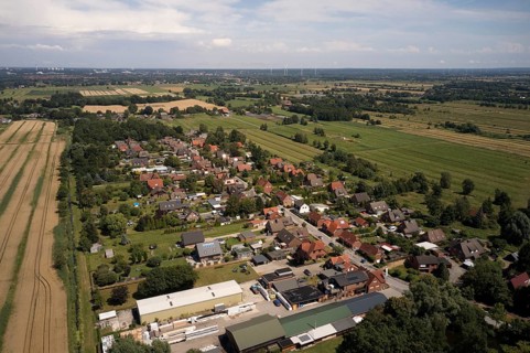Residential area on the dyke in Hamburg's Vier- und Marschlanden. Kirchwerder