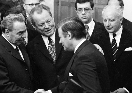 The visit of the Soviet head of state and party leader Leonid Brezhnev to Bonn from 18-22 May 1973 was a step towards easing tensions in the East-West relationship by Willy Brandt. Leonid Brezhnev