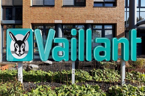 Vaillant logo with hare in front of building