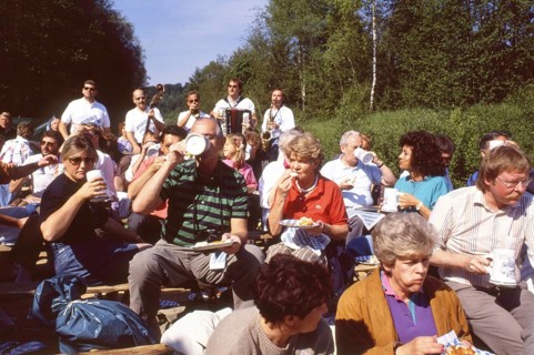 Wolfratshausen. Doctors were invited to a raft trip on the Isar on 31 May 1990