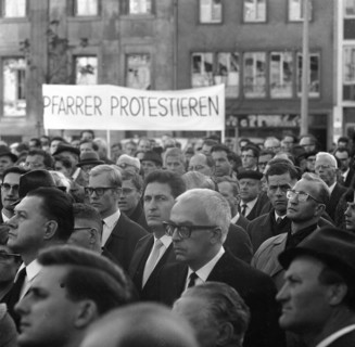 Those who support the Vietnam War betray the gospel of love. Pastors protest. With these slogans and sometimes wearing their robes