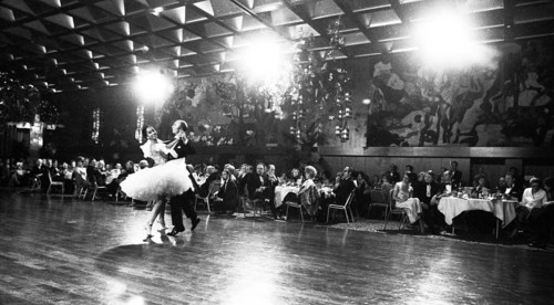 Banquet and ball at the Duesseldorf Hilton Hotel in 1966 accompanied by protest with reference to misery and terror in Brazil