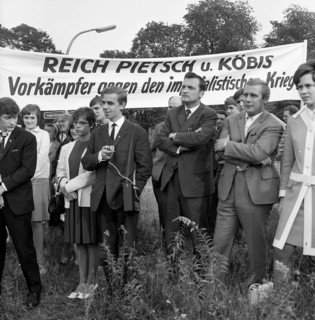 The shooting of Cologne sailors Max Reichspietsch and Albin Koebes on 5 September 1917 in Cologne-Wahn for mutiny prompted youth associations to protest and lay a wreath in commemoration after 50 year...