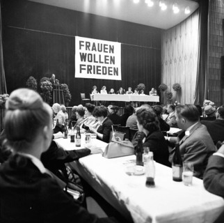 Negative highlights in the Ruhr area in the years 1965 to 1971. Positive: Assembly of the West German Women's Peace Movement