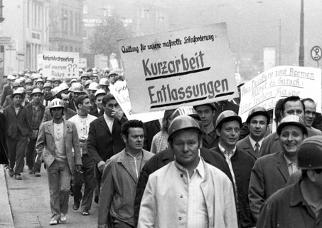 4000 workers of the steelworks Suedwestfalen AG took to the streets in Hagen on 4 October 1971 to protest for their jobs