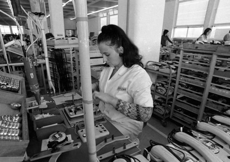 Women's workplaces at Siemens on 22. 11. 1973 during the production of telephone sets in Bocholt