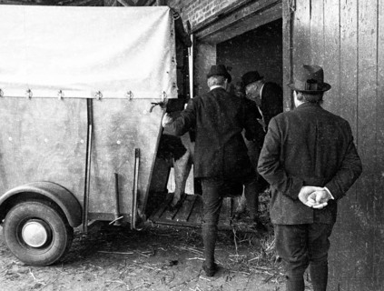The auction of a farm on 2. 3. 1972 in the Muensterland in Ascheberg with all inventory and livestock