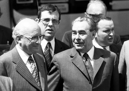 The visit of the Soviet Head of State and Party Leonid Brezhnev to Bonn from 18-22 May 1973 was a step towards easing tensions in East-West relations by Willy Brandt. Leonid Brezhnev at Gymnich Castle...