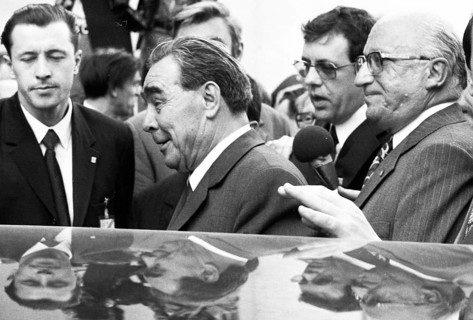 The visit of the Soviet Head of State and Party Leonid Brezhnev to Bonn from 18-22 May 1973 was a step towards easing tensions in East-West relations by Willy Brandt. Leonid Brezhnev at Gymnich Castle...